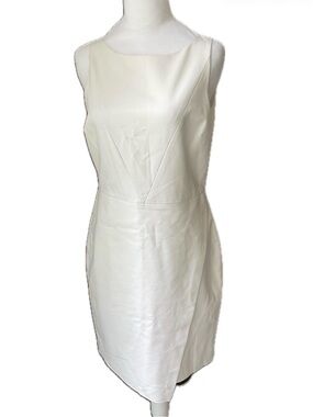 ***Banana Republic  Sleeveless Ivory Seamed Lined Sheath Dress .